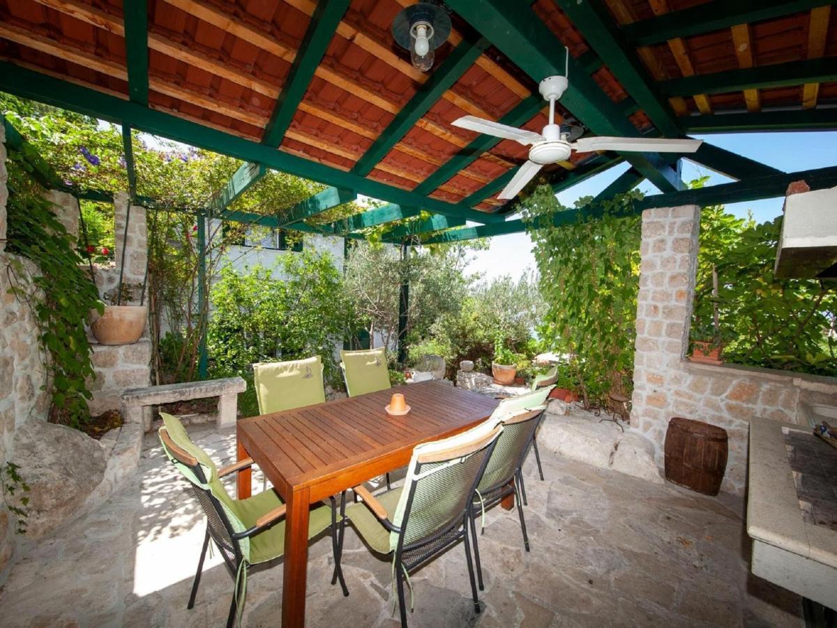 Luxurious Holiday Home In Makarska With Jacuzzi エクステリア 写真