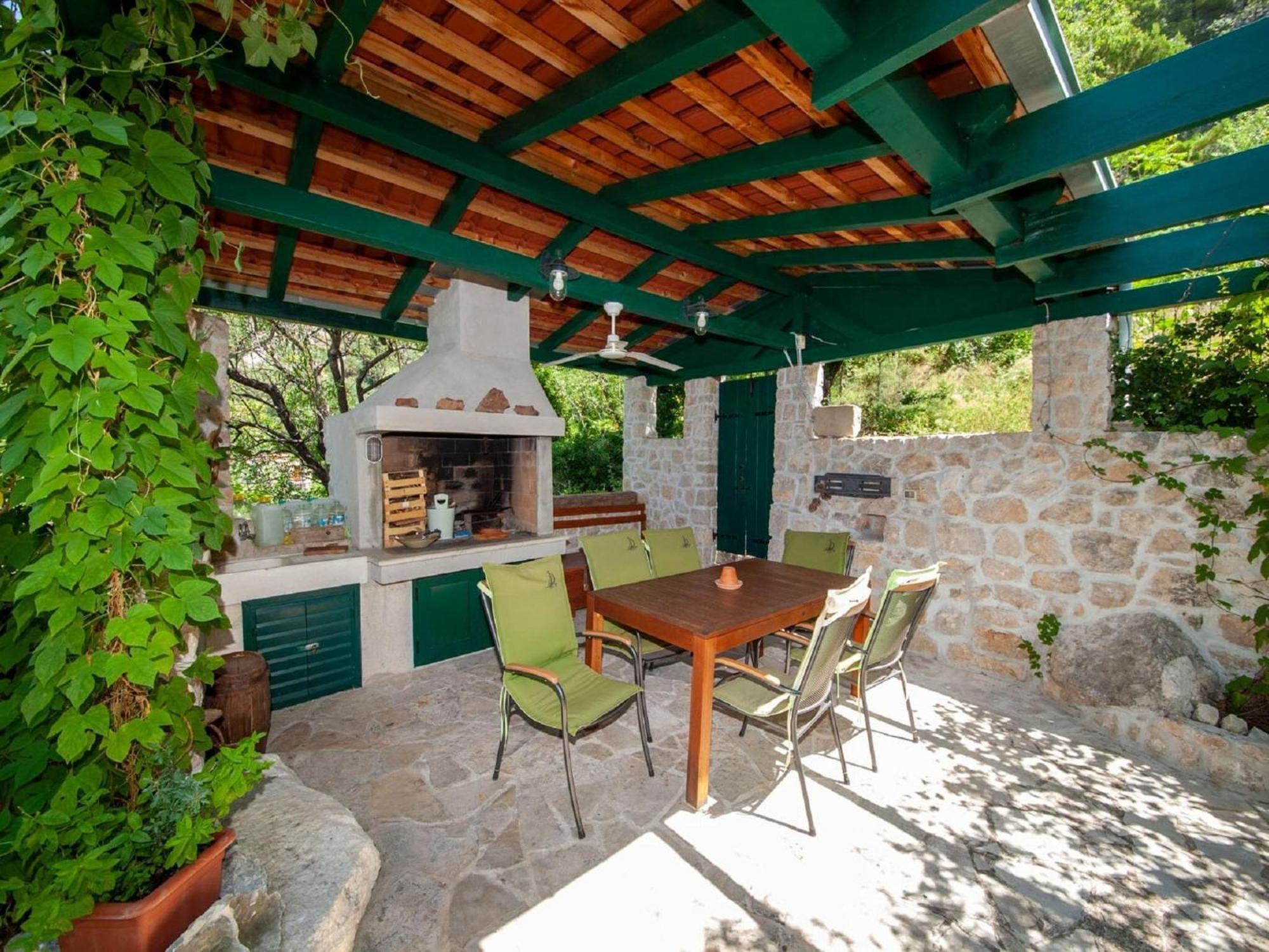 Luxurious Holiday Home In Makarska With Jacuzzi エクステリア 写真