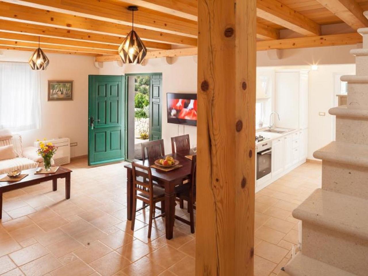 Luxurious Holiday Home In Makarska With Jacuzzi エクステリア 写真