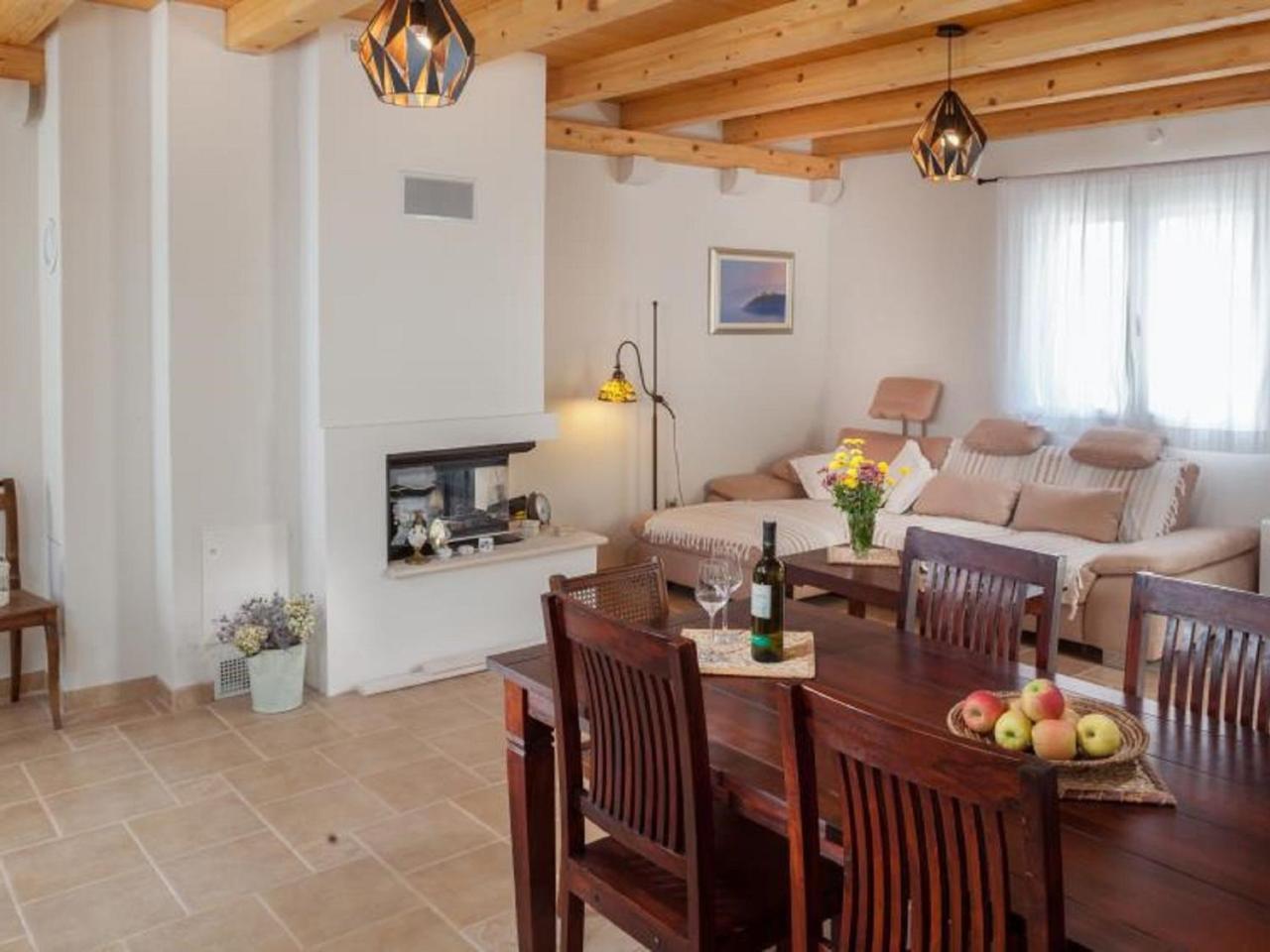Luxurious Holiday Home In Makarska With Jacuzzi エクステリア 写真